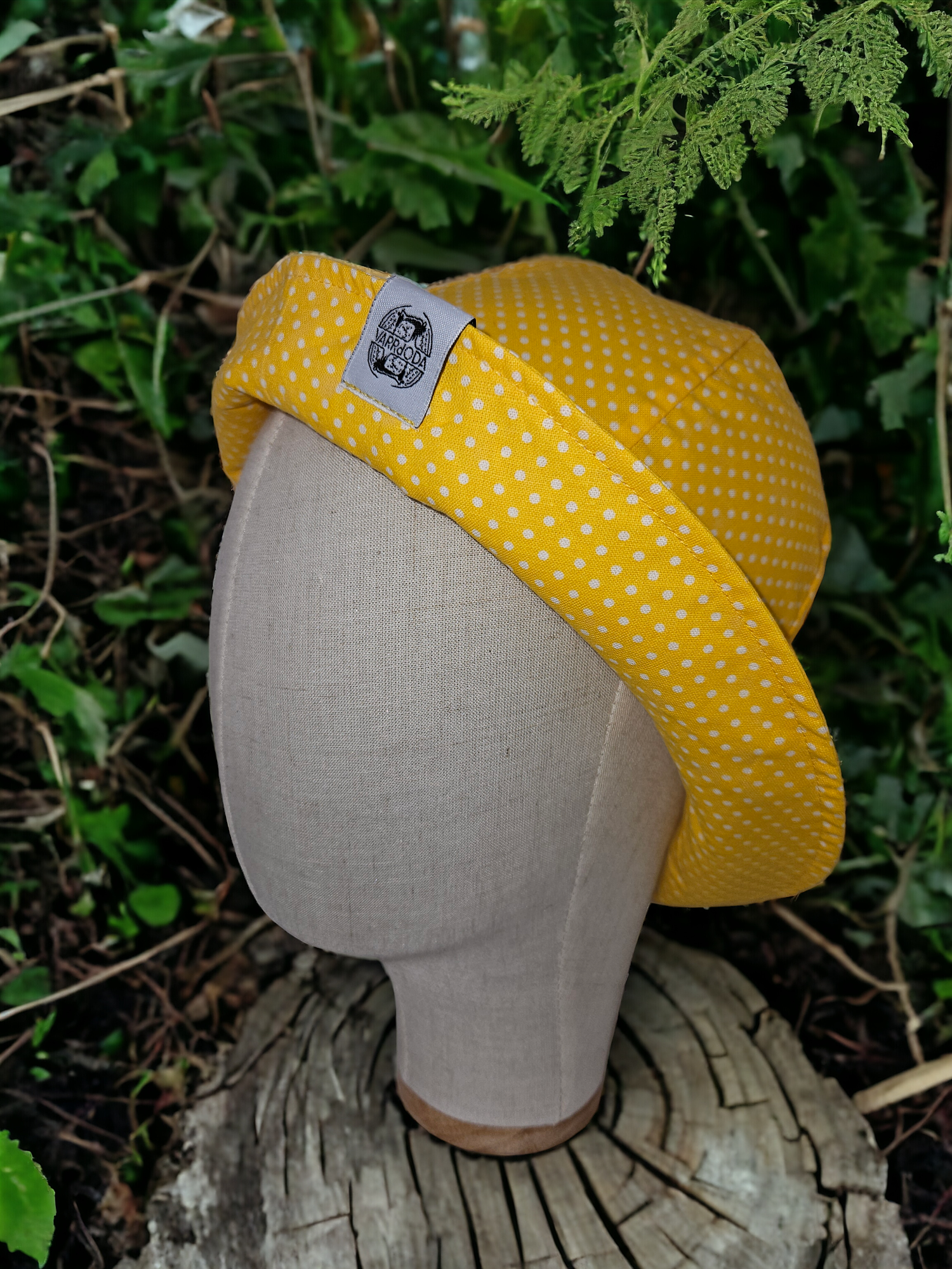 Sárga pöttyös napozó kalap