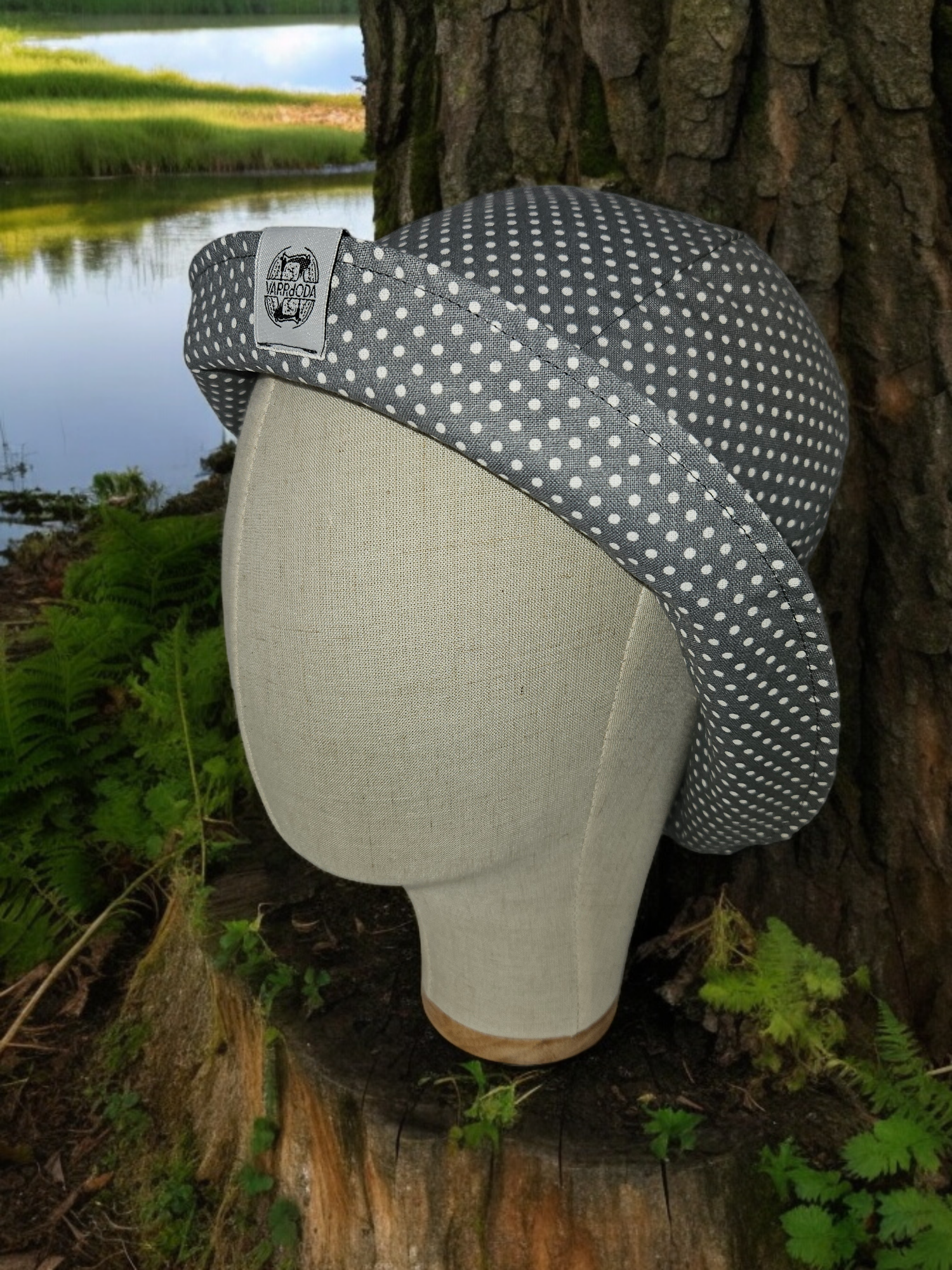 Szürke pöttyös napozó kalap