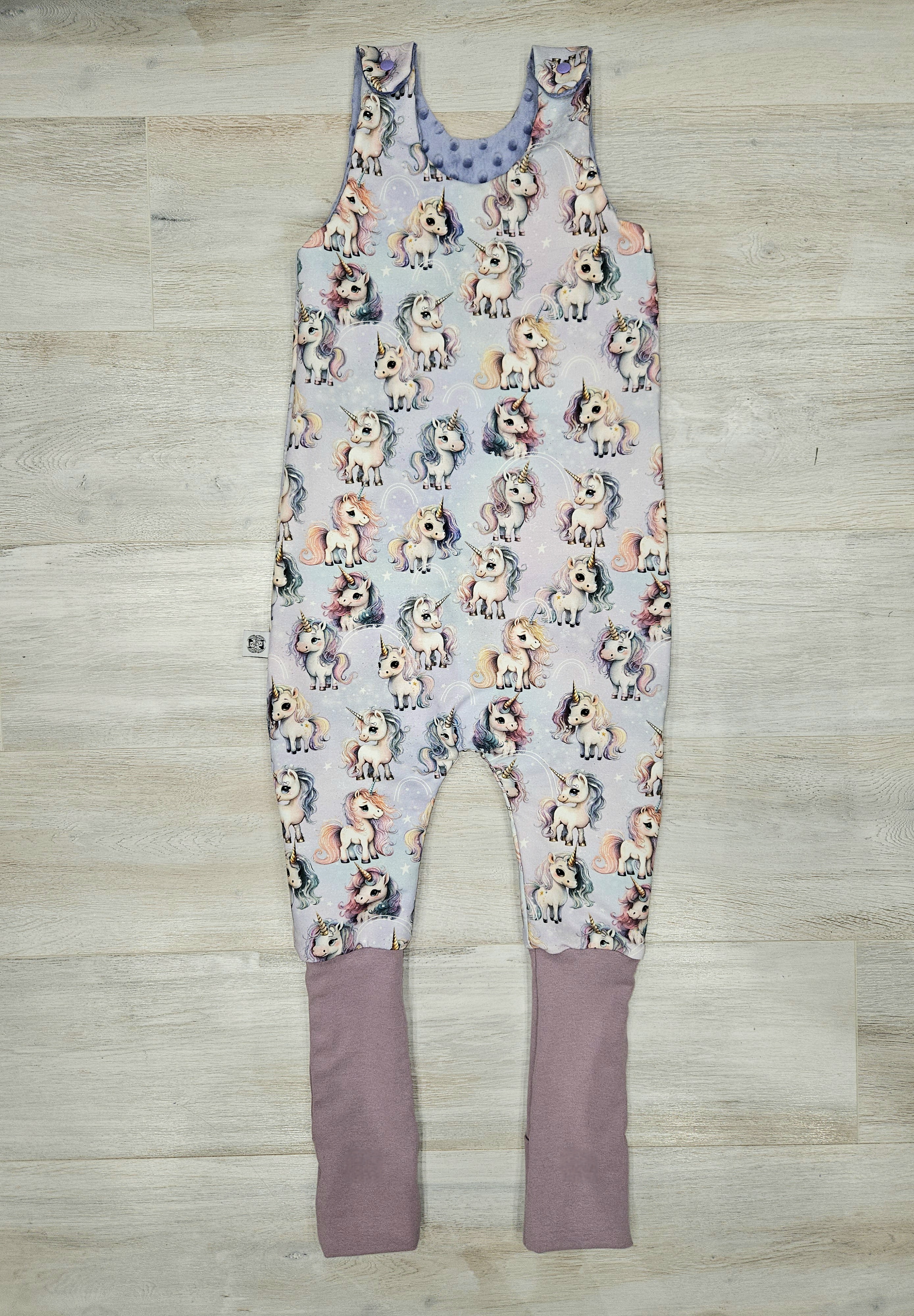 Unikornisok téli tipegő